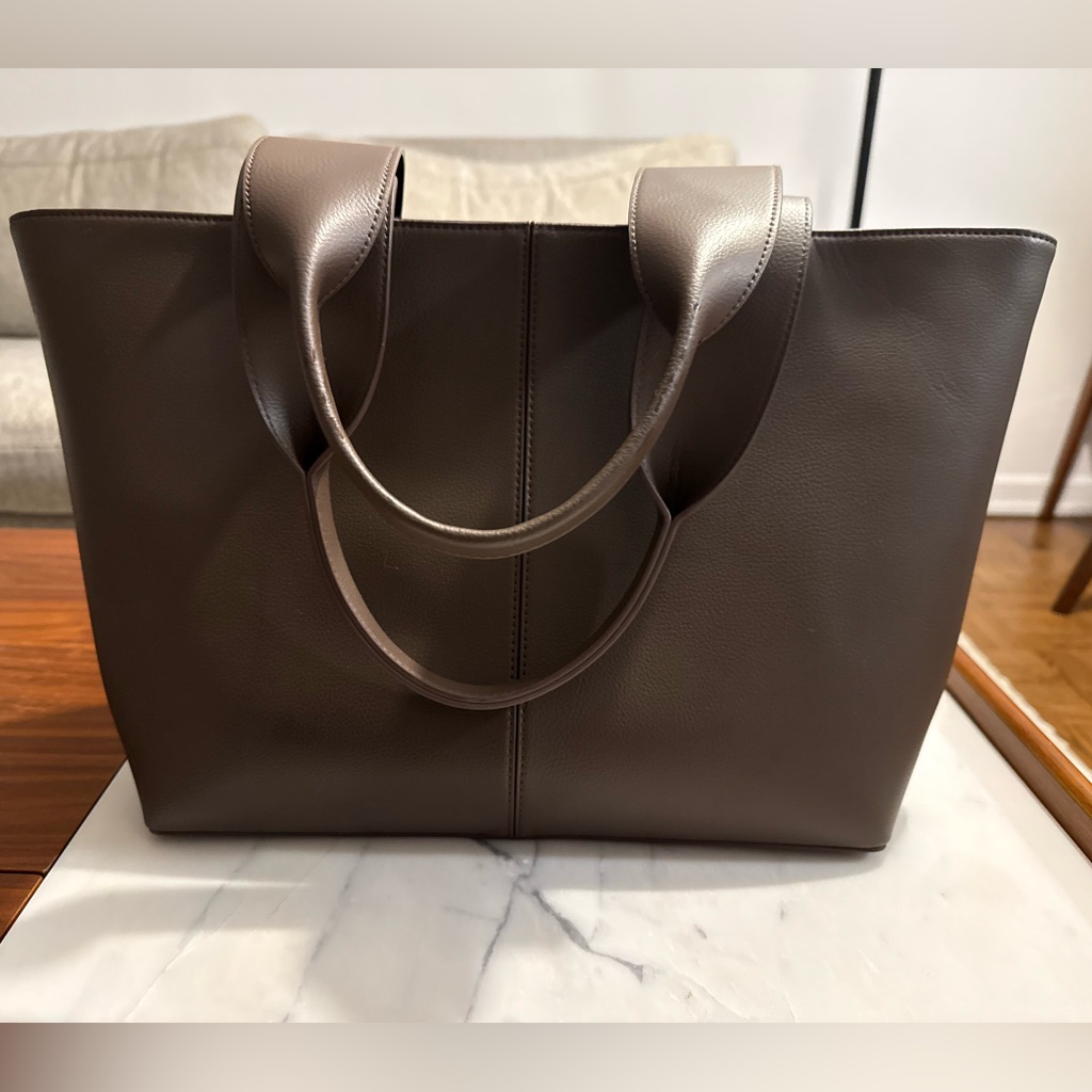 Classic Brown Leather Tote Bag - Everyday Carry — image 3 of 4